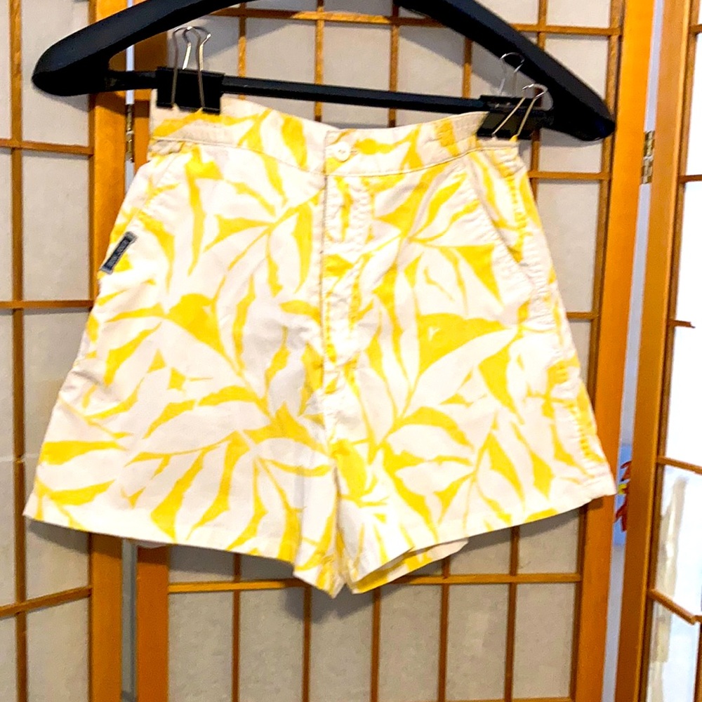 Bon Jour vintage women’s shorts. Size S.